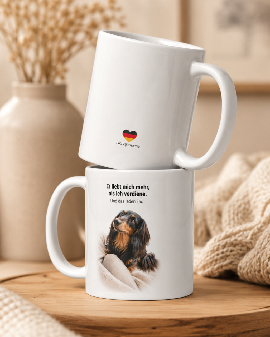 Langhaardackel Tasse · Er liebt mich mehr, als ich verdiene – und das jeden Tag · Lustige Hundetasse